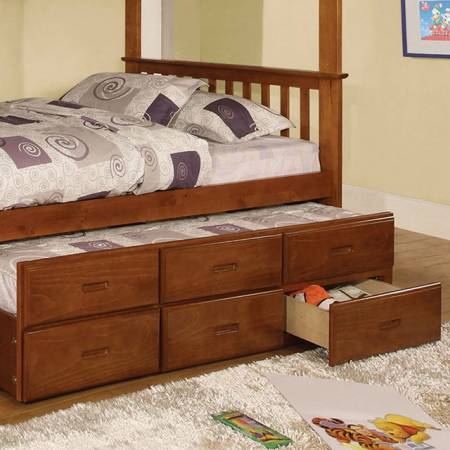 UNIVERSITY I Trundle w/ 3 Drawers in Oak Finish 